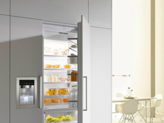 Покрытие ComfortClean – простой уход за холодильником Miele