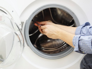 Что делать, если у стиральной машины заклинило барабан?