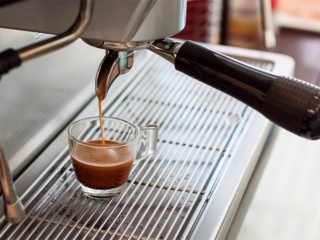 Почему кофемашина не прессует капсулы?